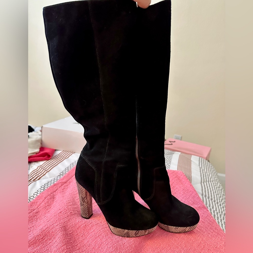 Michael Kors Lesly Black Suede Leather
Knee High Boots Heel sz 7 - Picture 3 of 11